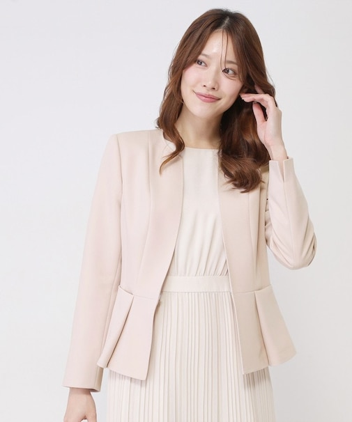 【手洗い可／日本製／スーツ可】ペプラムデザインのカラーレスジャケット