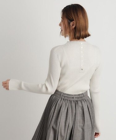 バック釦ラメリブニットプルオーバー