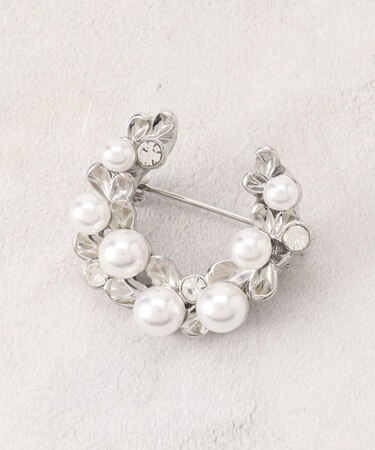 パール調ビジューハーフムーンブローチ【入卒対応可】