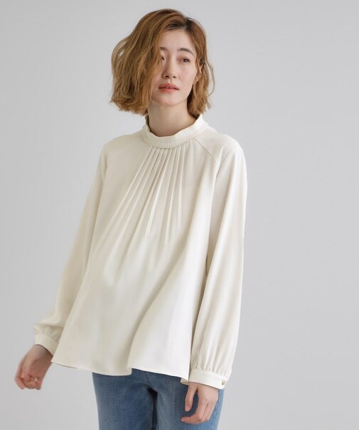 【マシンウォッシュ／防シワ】プリーツネックブラウス