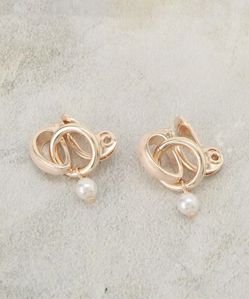 【痛くなりにくい】エポメタルリングパール調イヤリング