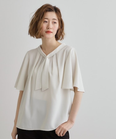 【華やか】パール調ピン付きボウタイブラウス