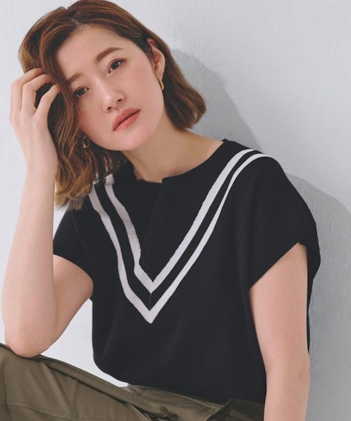 繊細な透かし編みが上品な大人のチルデンニット