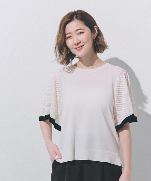 袖透かし編みフレアースリーブニット