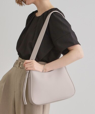 ダブルバックルラウンドワイドショルダー