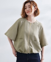 透け感と立体感で魅せる、大人の夏のメッシュワイドスリーブジャケット
