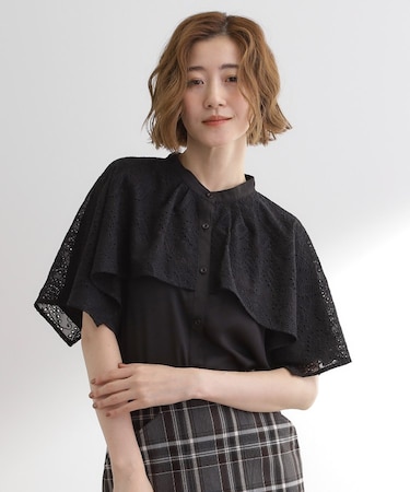 透け感と刺繍で魅せる　ペイズリー刺繍ケープブラウス