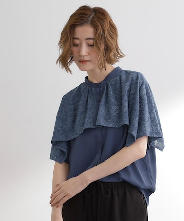 透け感と刺繍で魅せる　ペイズリー刺繍ケープブラウス