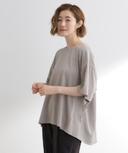 後ろ姿で魅せる　バックドロストシャーリングTシャツ