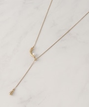 三日月メタルパール調スライドネックレス