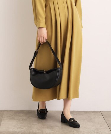 フラップヒネリムーンショルダー