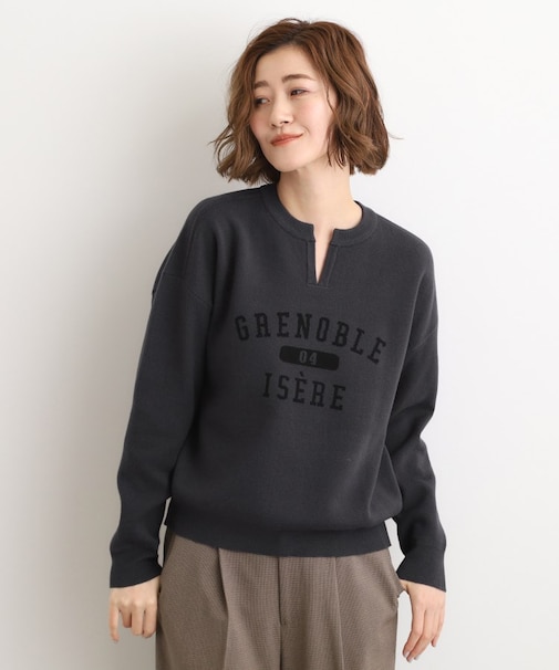 カレッジロゴキーネックニット