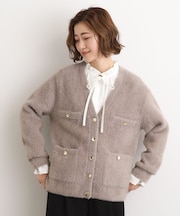 【石川梨華さん着用】軽やかフェザーで魅せる、クラシカルな主役カーディガン