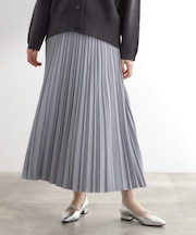 【石川梨華さん着用】すっきり見えて、やさしく揺れる。大人のスエードライクプリーツスカート