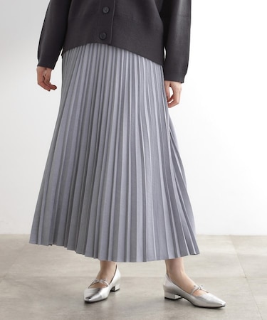 【石川梨華さん着用】すっきり見えて、やさしく揺れる。大人のスエードライクプリーツスカート