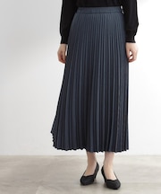 【石川梨華さん着用】すっきり見えて、やさしく揺れる。大人のスエードライクプリーツスカート