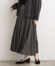 【石川梨華さん着用】すっきり見えて、やさしく揺れる。大人のスエードライクプリーツスカート