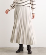 【石川梨華さん着用】すっきり見えて、やさしく揺れる。大人のスエードライクプリーツスカート