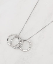 3リングビジューネックレス