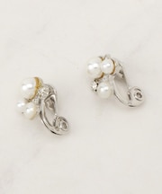 痛くなりにくいパール調ビジューイヤリング