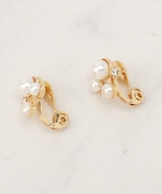 痛くなりにくいパール調ビジューイヤリング