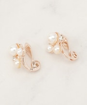 痛くなりにくいパール調ビジューイヤリング