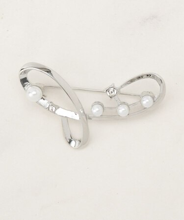 パール調ビジューブローチ