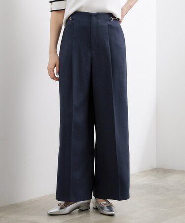 シンプルを品よく格上げ　サイドビットワイドパンツ