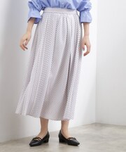 動くたびに表情が生まれる　軽やかストライププリーツスカート