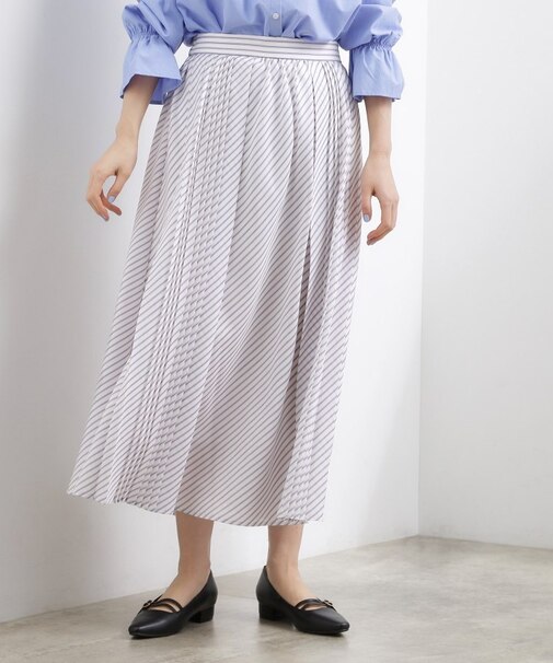 動くたびに表情が生まれる　軽やかストライププリーツスカート