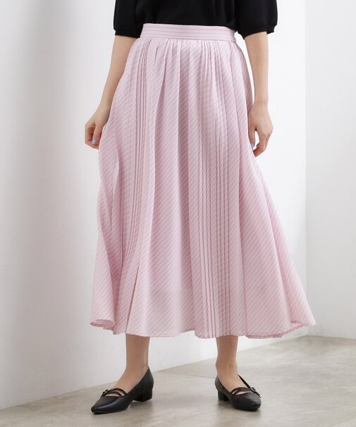 動くたびに表情が生まれる　軽やかストライププリーツスカート