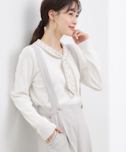 ディテールで差がつく　大人のスカーフ柄ボウタイニット