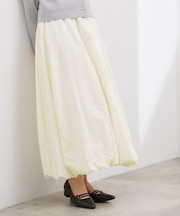 軽やかに揺れて、旬のムードを纏う エスカルゴバルーンスカート