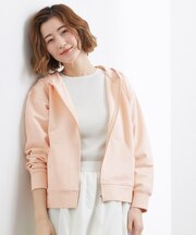 軽やかに羽織れてシーズンレスに活躍！　大人のジップパーカー