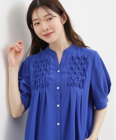 【貴島明日香さん着用/体型カバー】ON・OFF使えるスモッキングタックブラウス