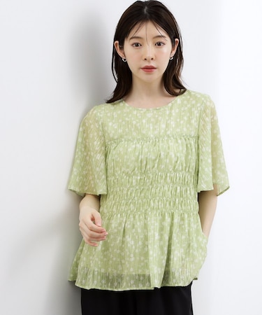 【二の腕・体型カバー】軽やかに華やぐ 花柄シャーリングブラウス