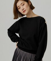 【洗濯機OK】さりげない華やぎ 肩ボタン ボートネックニット