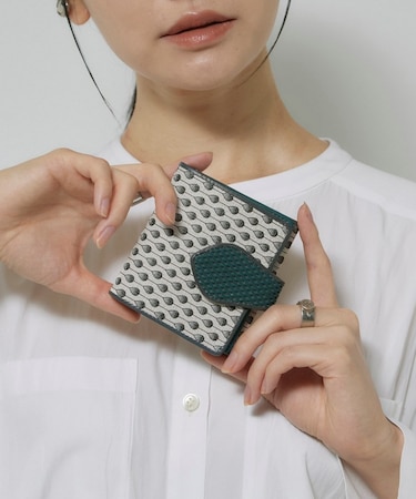 STILLA（スティラ）薄型二つ折り財布