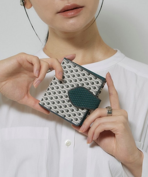 STILLA（スティラ）薄型二つ折り財布