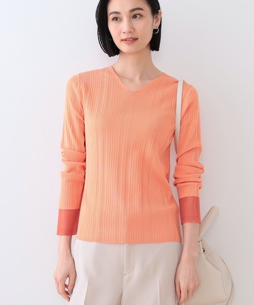 【洗える／袖口シアー】コンパクトVネックニット