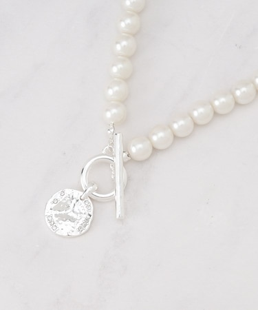 パール調コインショートネックレス