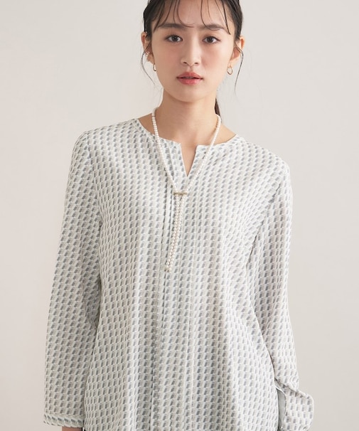 【セレモニー/洗える/透けにくい】ジオメ柄プリントブラウス