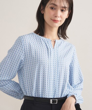 【セレモニー／洗える／透けにくい】ジオメ柄プリントブラウス