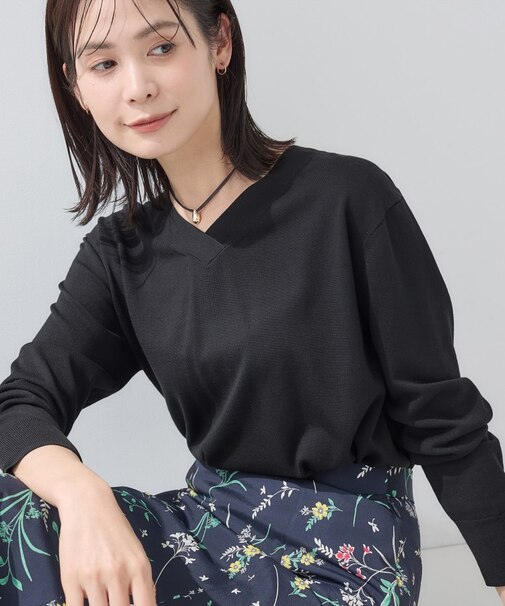 【シルク混】きれいめVネックニット