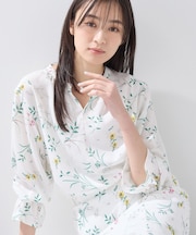 【SETUP可能】モダンフラワー柄キャンディスリーブブラウス