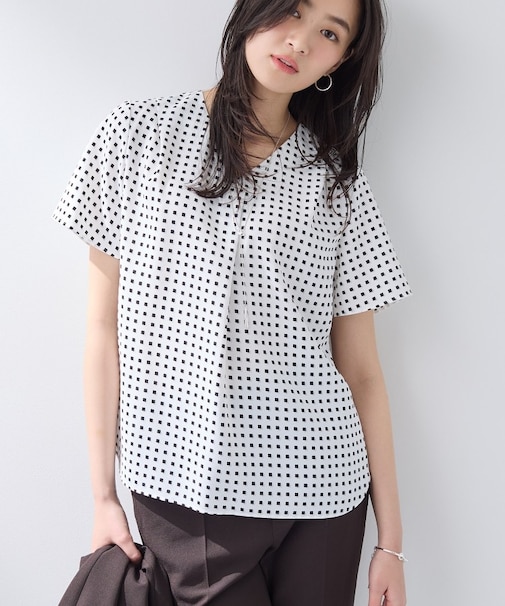 【洗える／UVケア】幾何学柄＆無地 タックVネック 半袖ブラウス