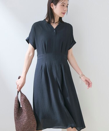【洗える／羽織りとしても活躍】無地＆チェーン柄 シャーリングサッカーワンピース