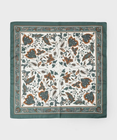 【60cm四方】リーフ柄スカーフ