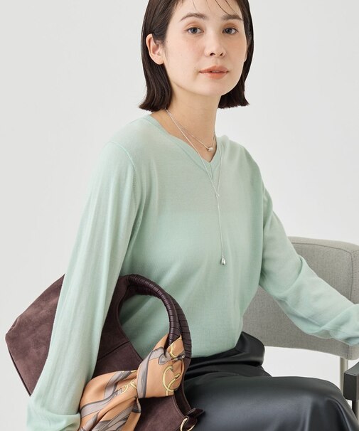 【上品な光沢感】エクストラファインウールVネックニット