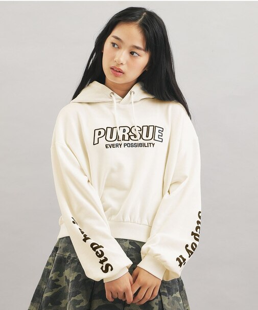 袖ロゴプリント短丈パーカー